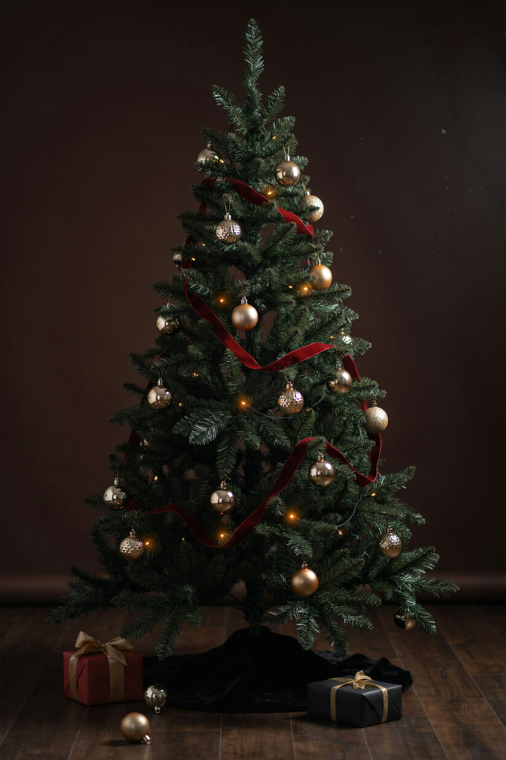 black and gold christmas tree decor ideas