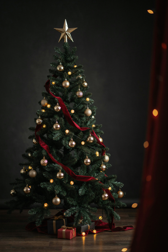 black and gold christmas tree decor ideas